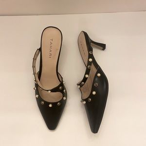Tahari Amelia  strappy pointed toe heels Sz 6.5 Pearl  Studs